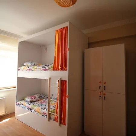 Deeps Hostel *